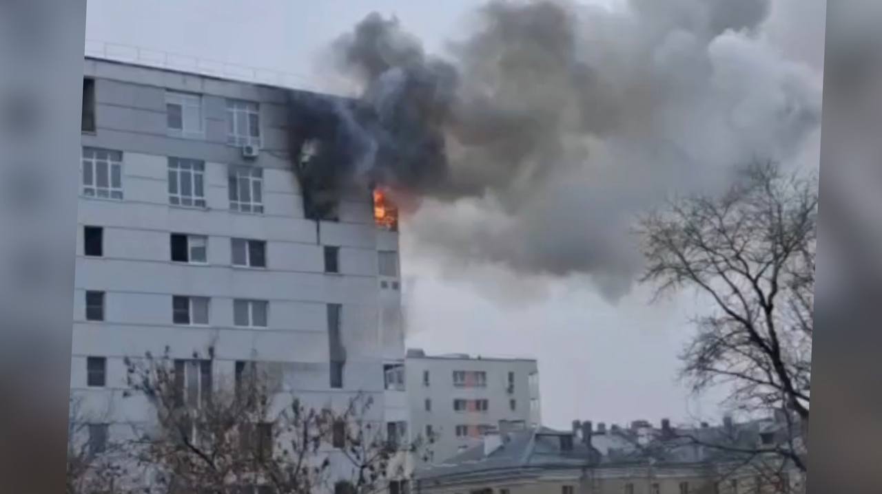 В Ярославле люди эвакуируются из загоревшейся высотки на Некрасова