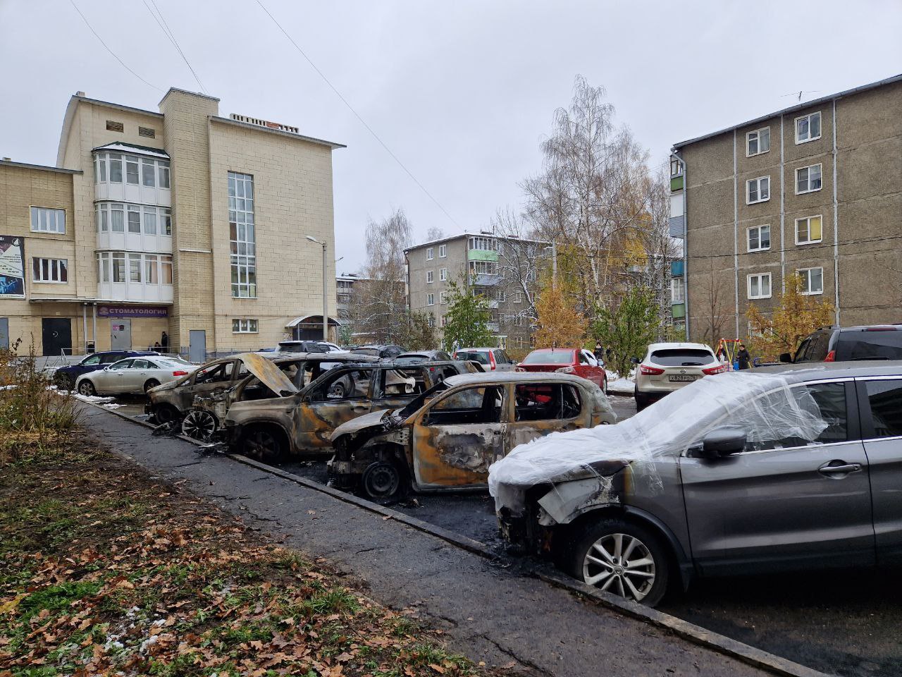 В Ярославле ночью подожгли машины. Ущерб составил более 15 миллионов рублей  | Первый ярославский телеканал