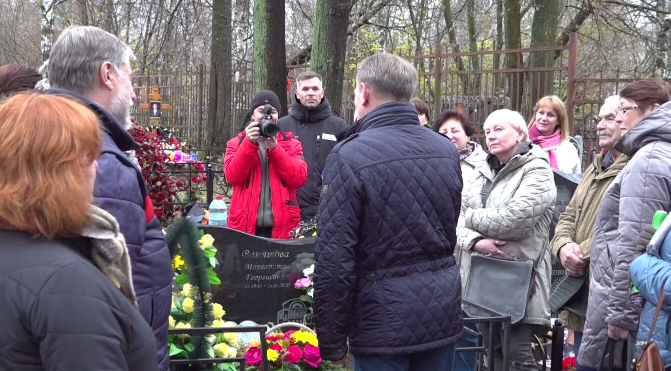 На Воинском кладбище в Ярославле открыли памятник Маргарите Ваняшовой
