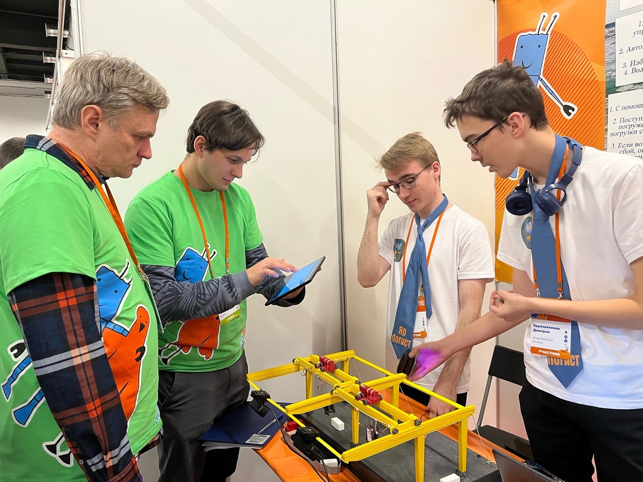 Ярославские школьники завоевали награды международного фестиваля робототехники в Питере