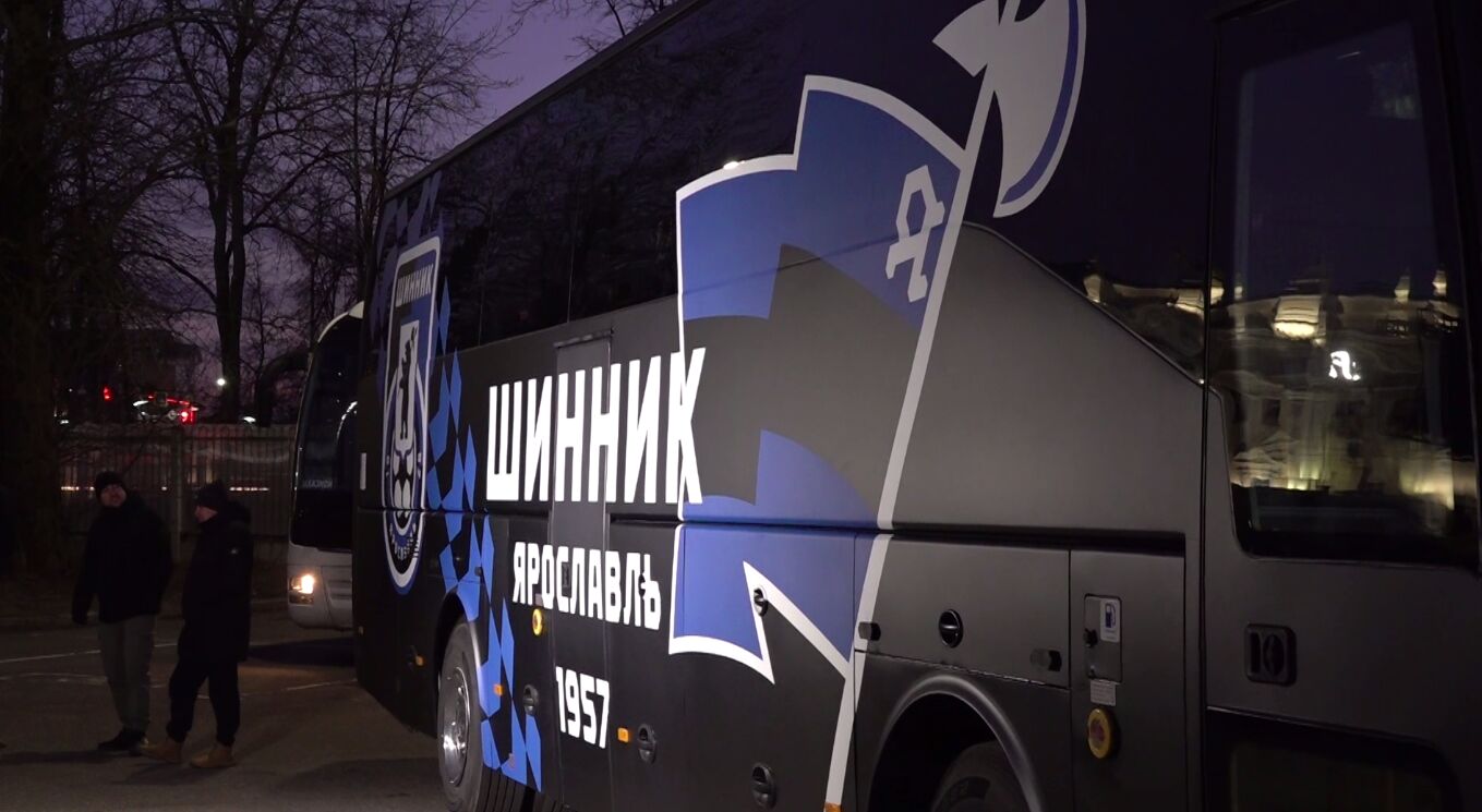 Ярославский «Шинник» получил новенький клубный автобус