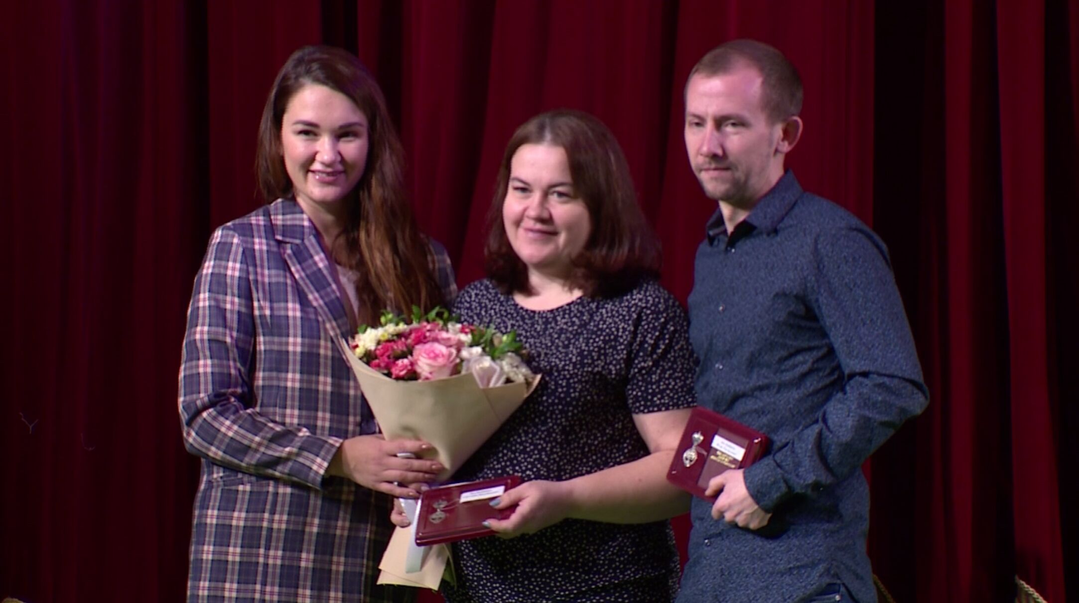 Накануне Дня матери в Волковского театре чествовали лучших мам