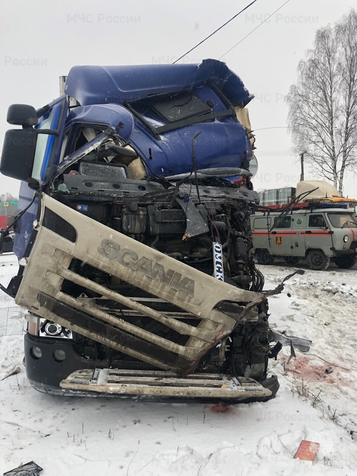 В Ярославском районе столкнулись два грузовика