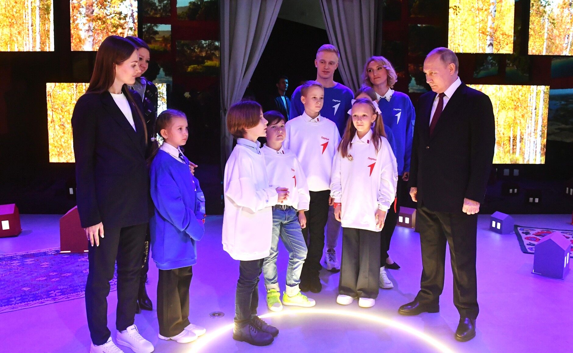 Владимир Путин впервые посетил Международную выставку-форум «Россия»