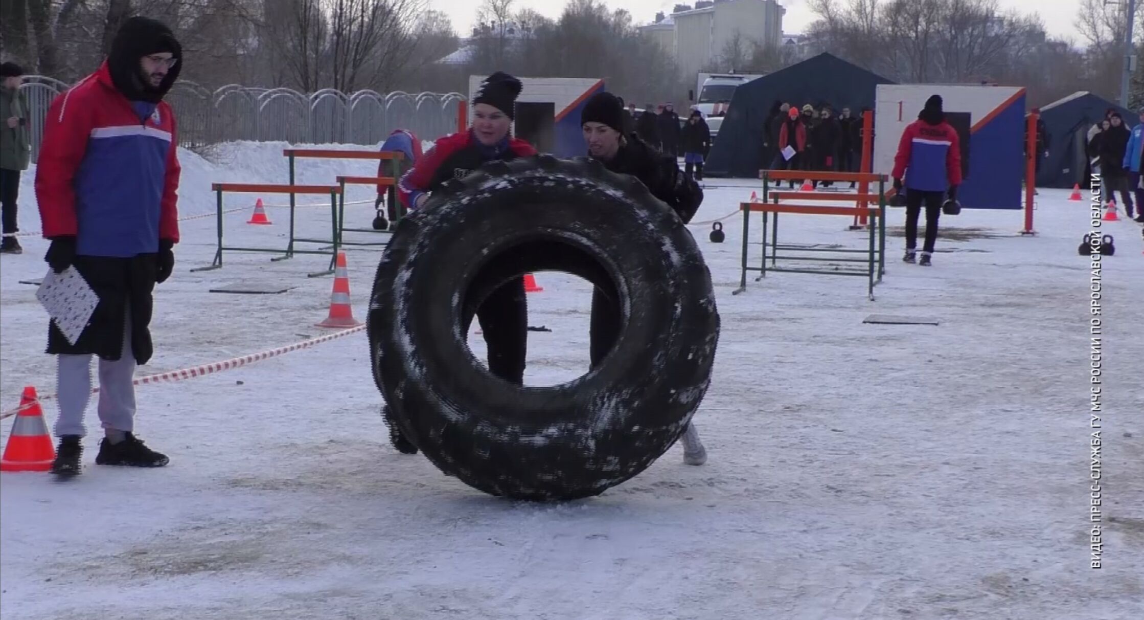 В Ярославле прошли межрегиональные соревнования по зимнему силовому многоборью