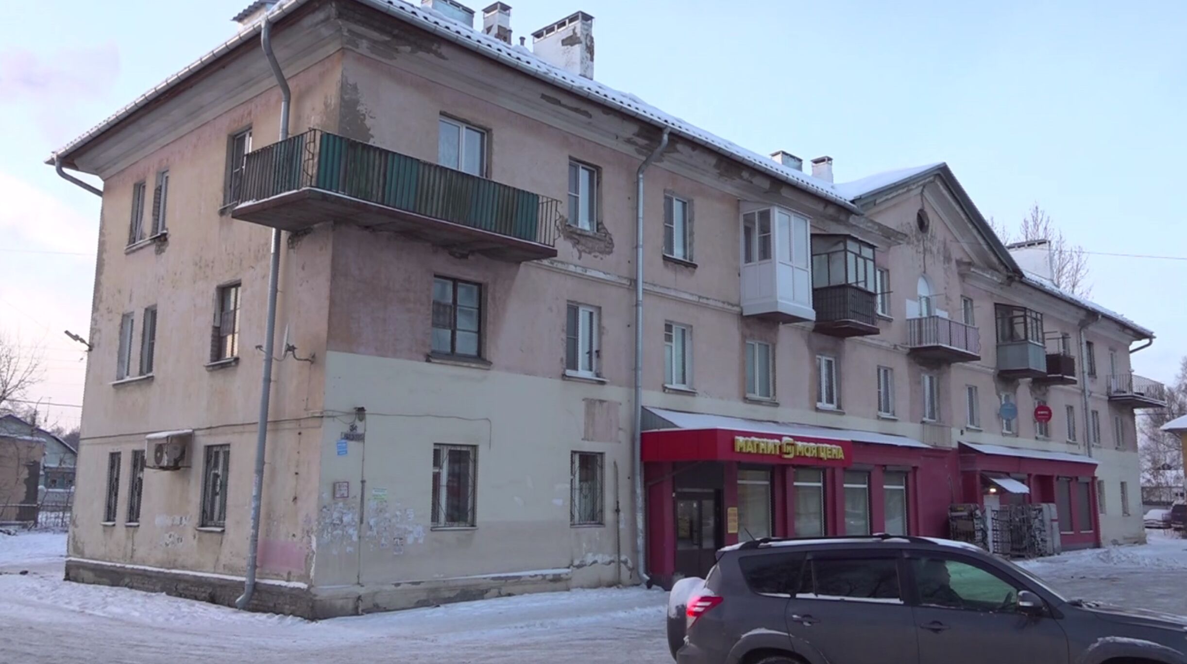 Проснулись от треска: в жилом доме на улице Вишняки в Ярославле частично разрушилась несущая стена