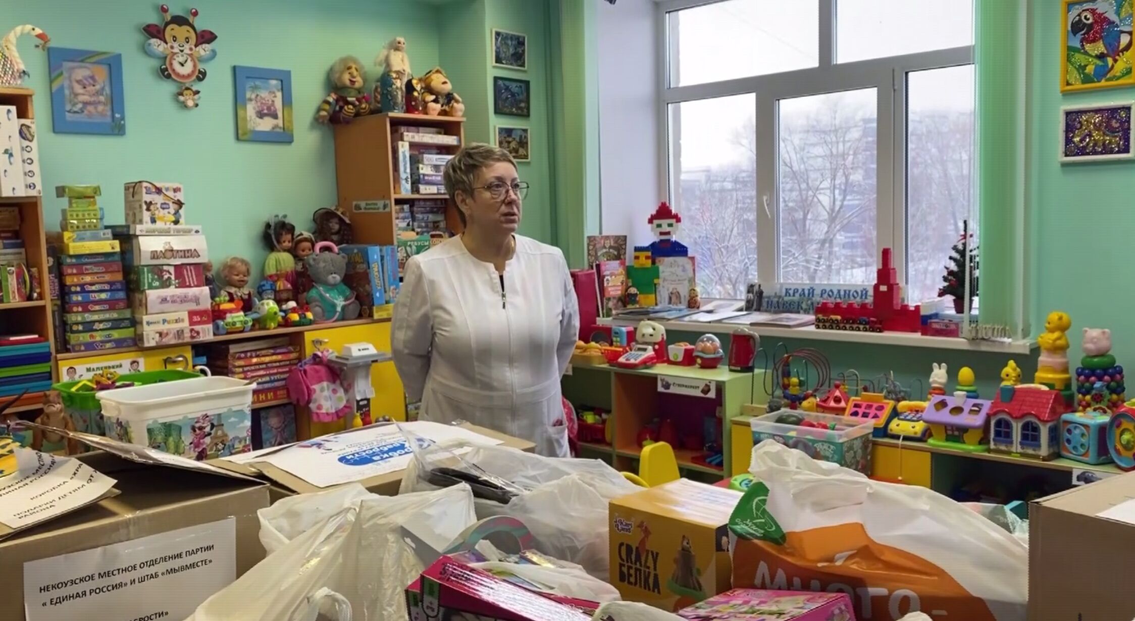 Храбрые маленькие пациенты ярославской детской областной больницы получили подарки