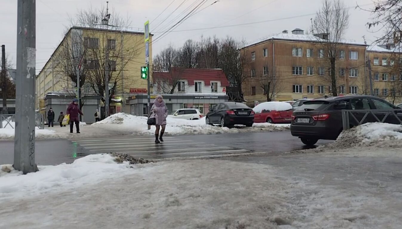 Тонут и скользят. В Ярославской области погода резко сменила минус на плюс  | Первый ярославский телеканал