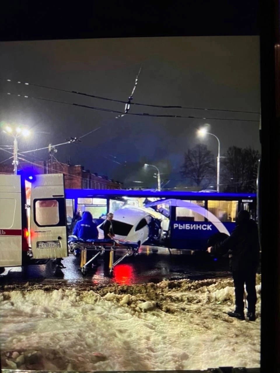 В Рыбинске иномарка на скорости пробила салон автобуса | Первый ярославский  телеканал