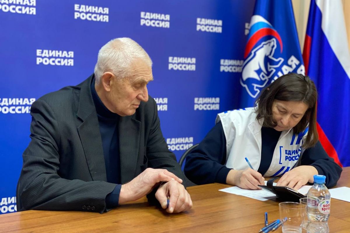 Ярославские ветераны поставили подпись в поддержку выдвижения Президента страны
