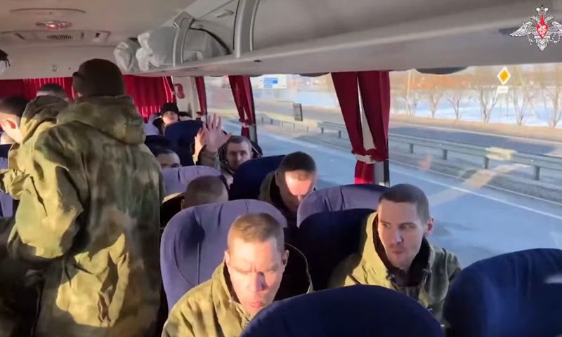 Появились кадры возвращения ярославских бойцов из плена