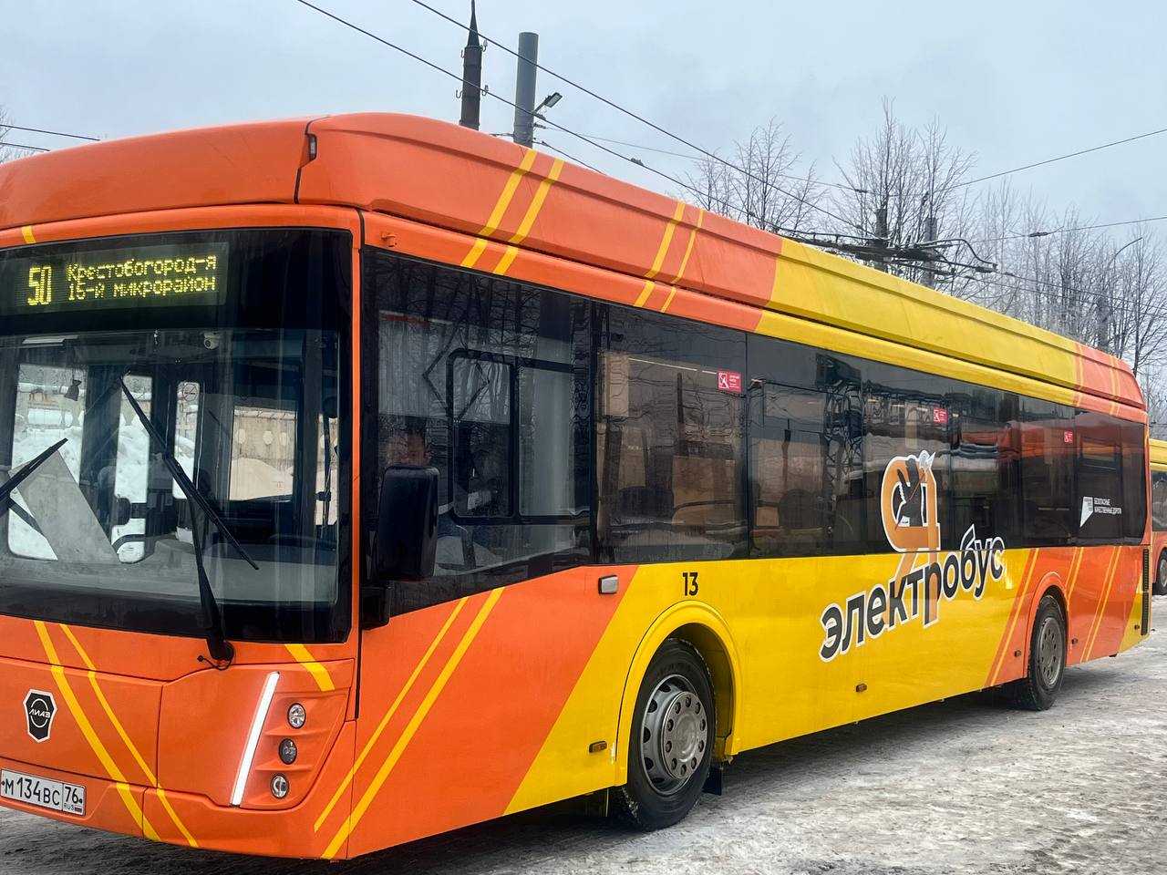 Первые 17 электробусов начали перевозить ярославцев