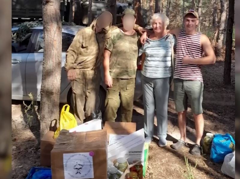 Ярославская бабушка передала внуку в зону СВО 15 коробок с домашними заготовками