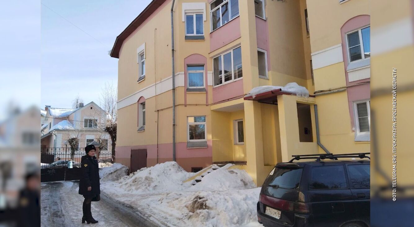 Жительница Рыбинска пострадала от схода снега с крыши