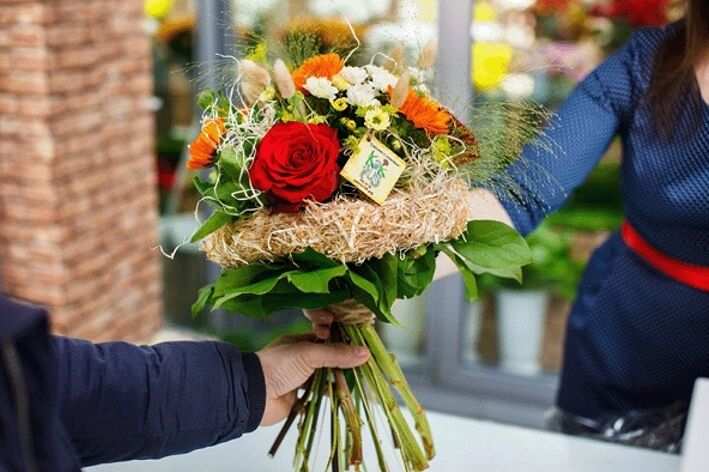 Удобная доставка цветов прямо к вам домой