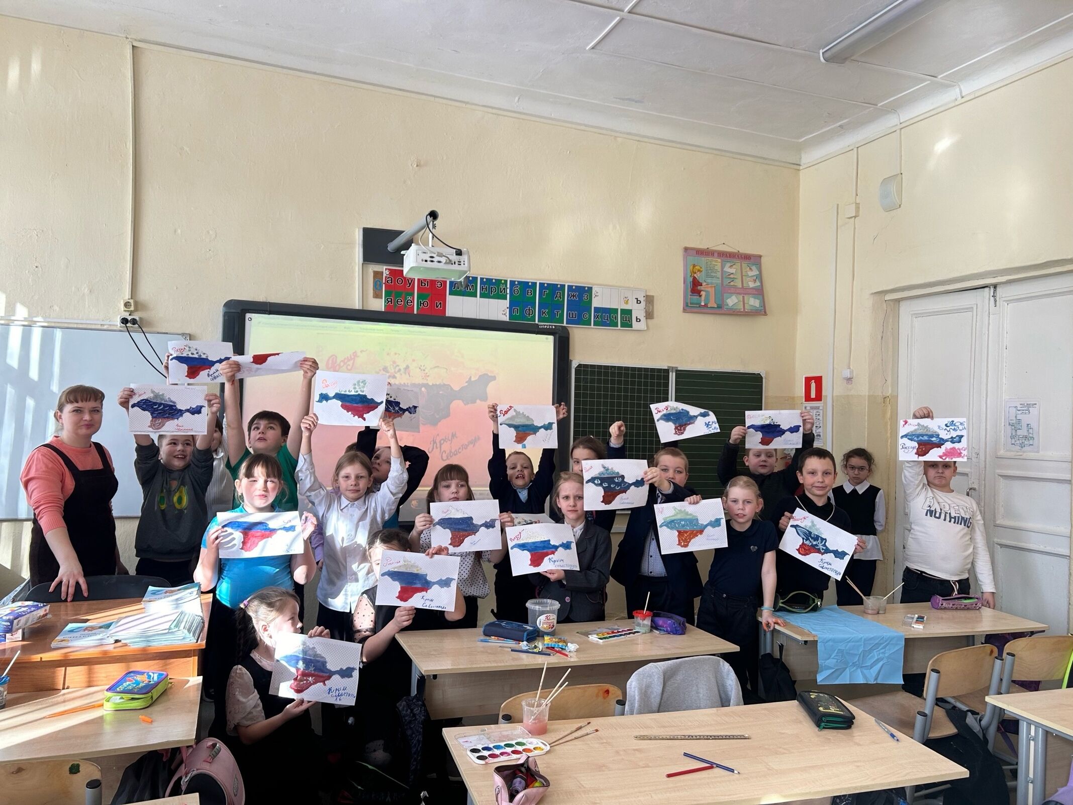 Мероприятия в честь десятилетия воссоединения Крыма с Россией проходят в школах и колледжах региона