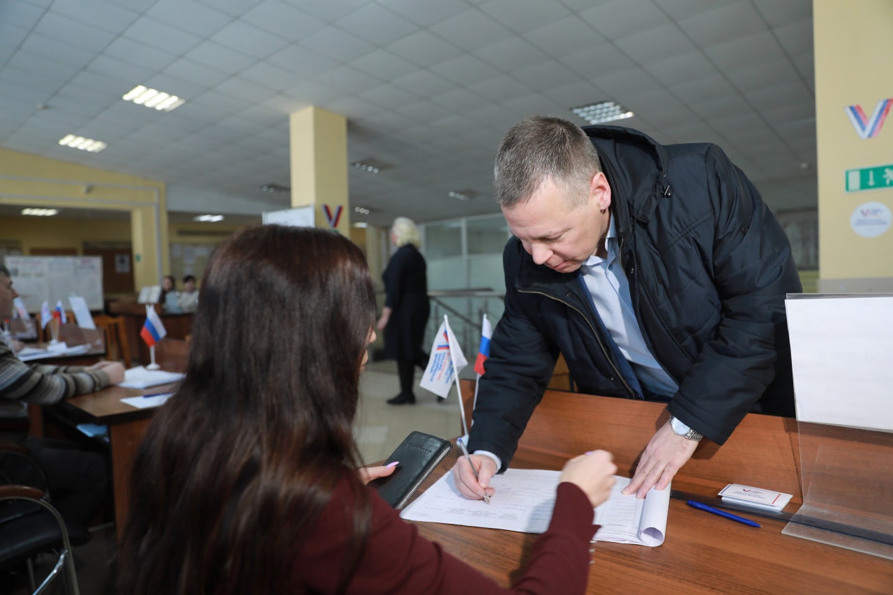 Губернатор Михаил Евраев проголосовал на выборах Президента РФ