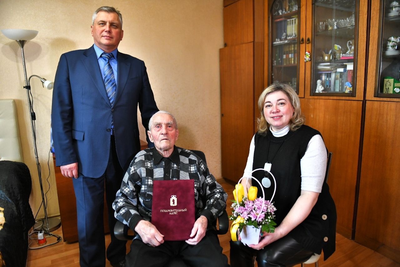 В Ярославле ветерана ВОВ поздравили со столетним юбилеем: история жизни