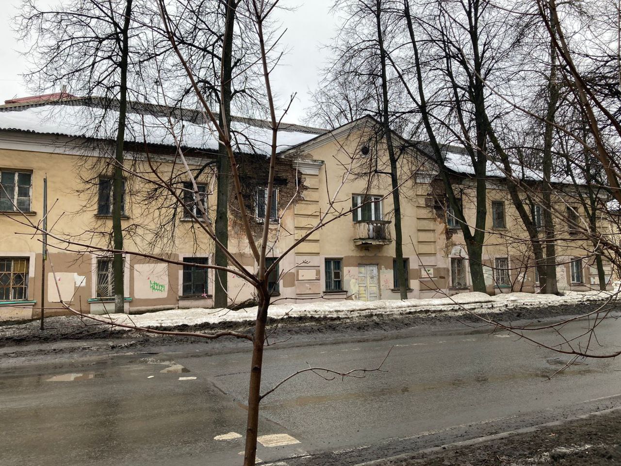 Прокуратура начала проверку из-за частичного разрушения фасада жилого дома в Ярославле