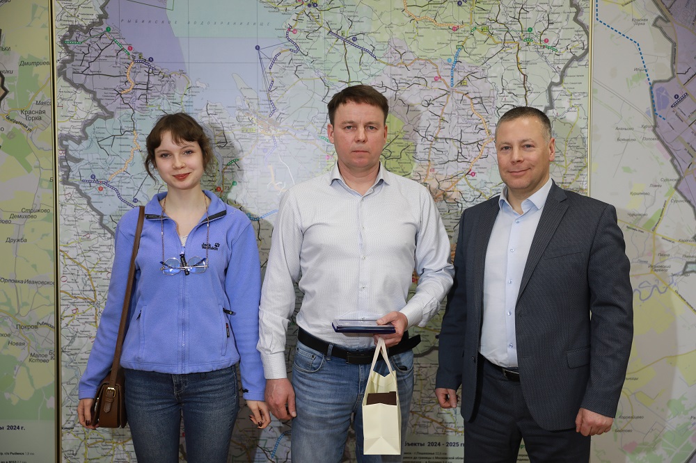 Губернатор Ярославской области наградил героя, спасшего сотни жизней в Крокус-Сити