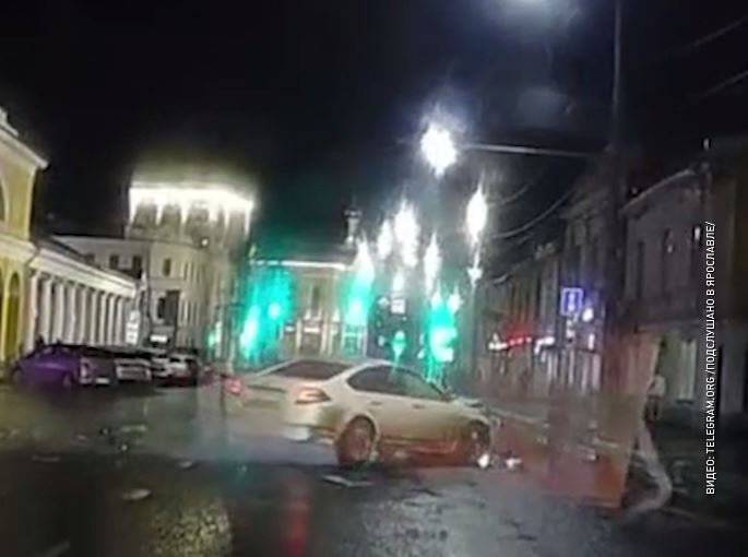 ДТП стало последствием ночной гонки на дороге Ярославля