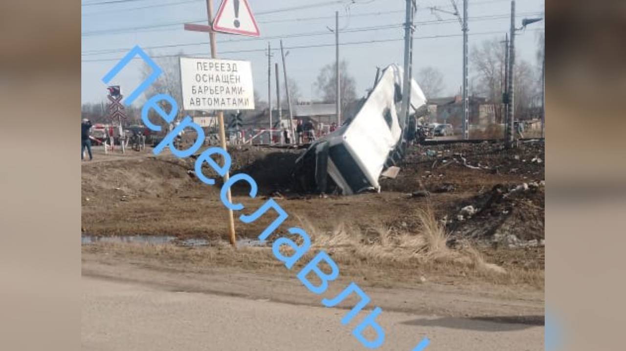 В ДТП с автобусом на переезде в Ярославской области погибли семь человек