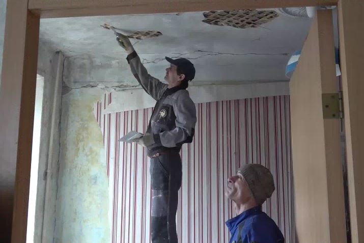 В квартире ветерана Марии Серенковой начали делать ремонт