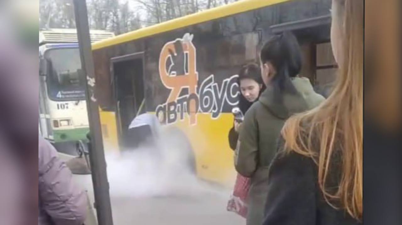 В Ярославле водитель автобуса ликвидировал задымление заднего колеса