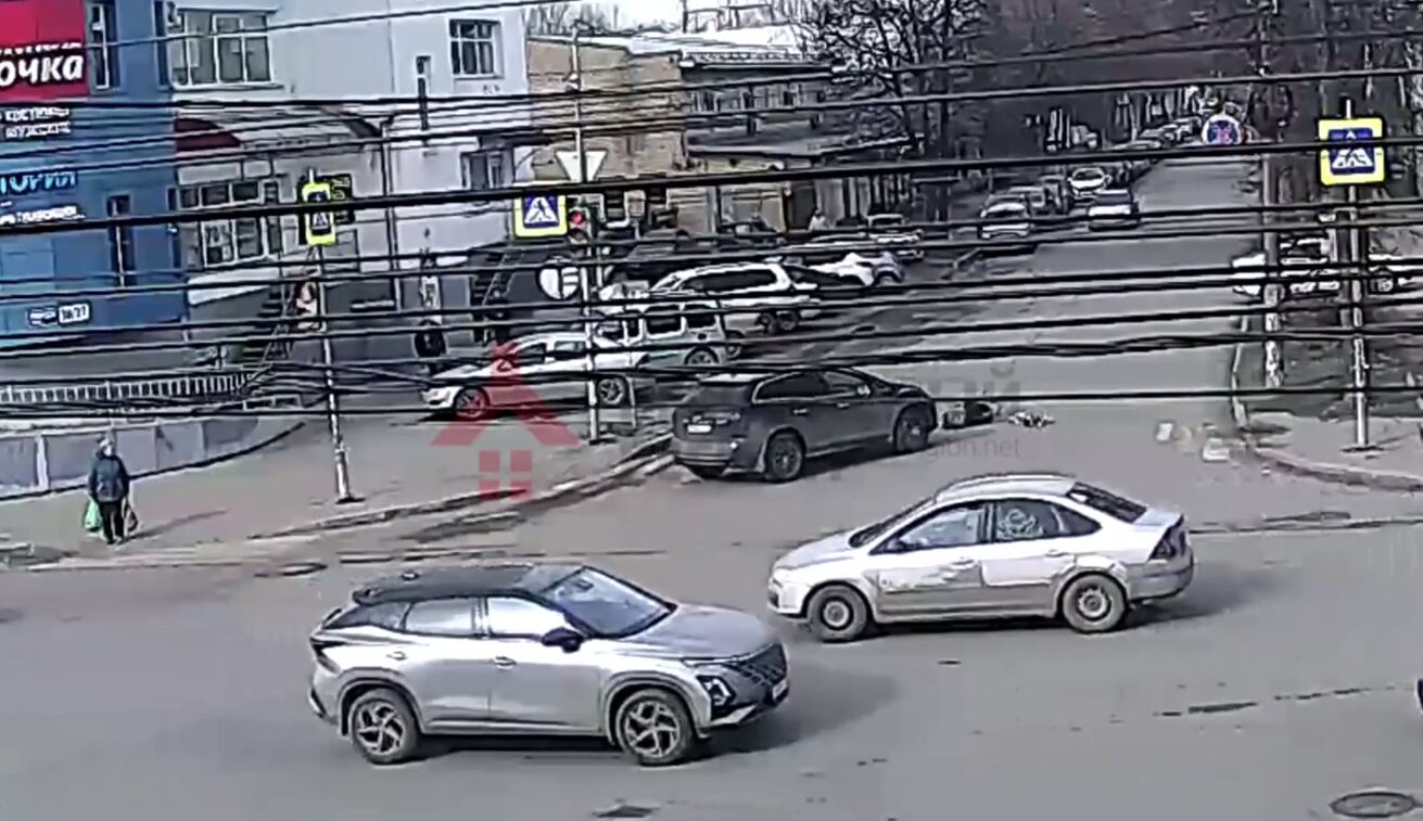 Появилось видео наезда на пешехода в центре Ярославля