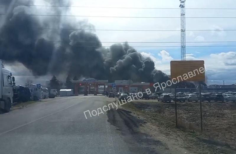 Очевидцы сняли на видео крупный пожар в Рыбинске