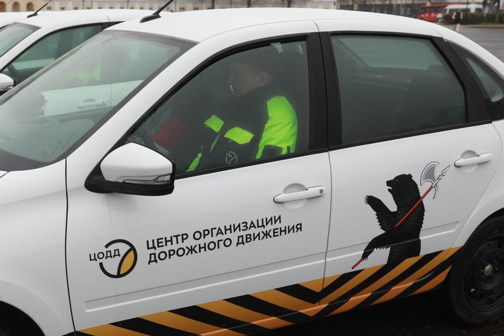 Губернатор Михаил Евраев принял участие в демонстрации брендированных патрульных машин