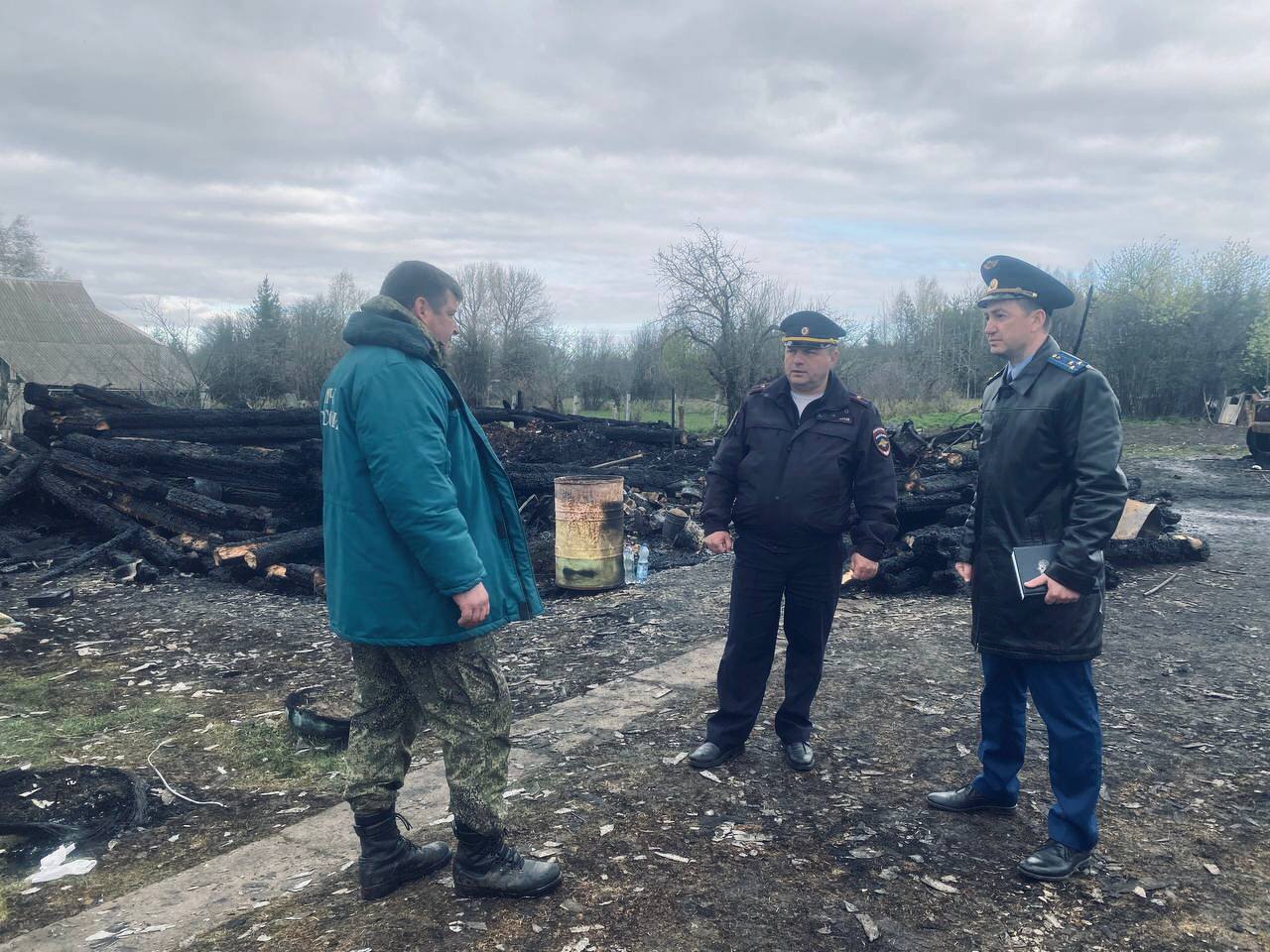 Прокуратура взяла на контроль пожар дома в Переславском районе