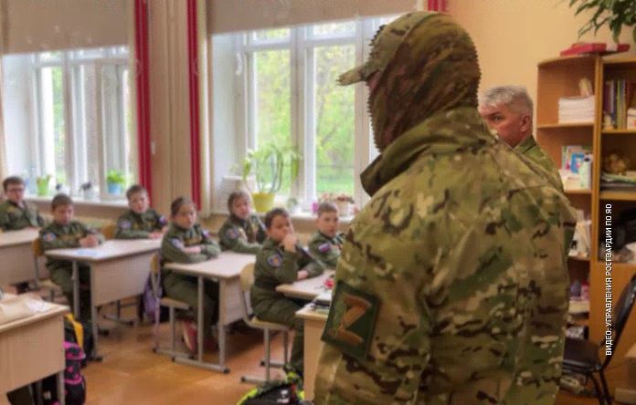 В гости к ребятам из 66 школы пришли участники специальной военной операции