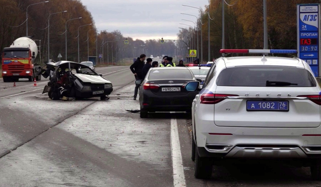 Под Ярославлем произошло смертельное ДТП с участием четырех автомобилей