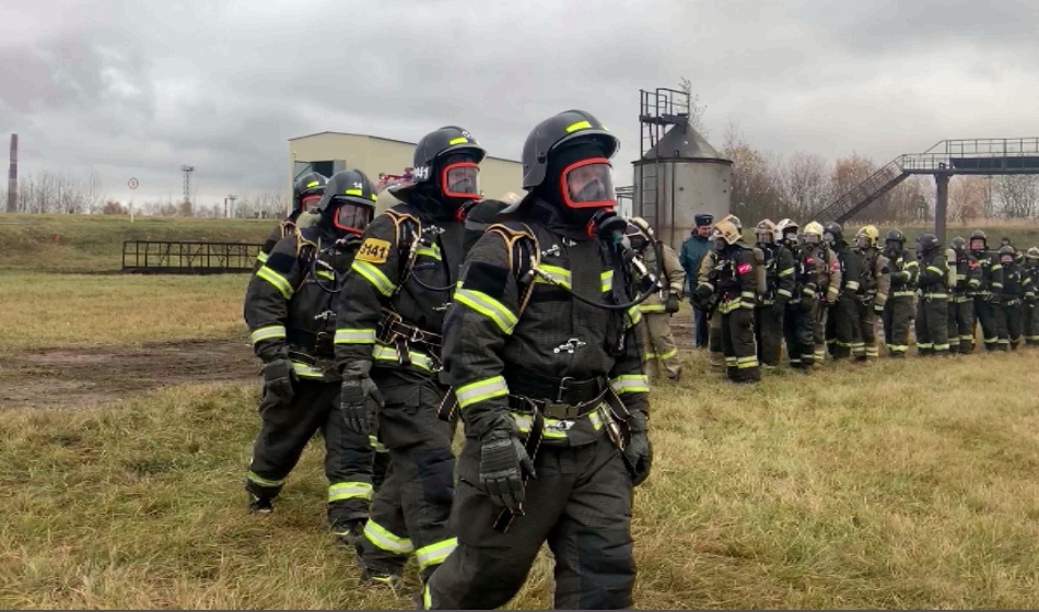 Ярославские пожарные и спасатели преодолели огневую полосу психологической подготовки