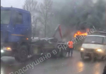 В Ярославле вспыхнули мусорные контейнеры