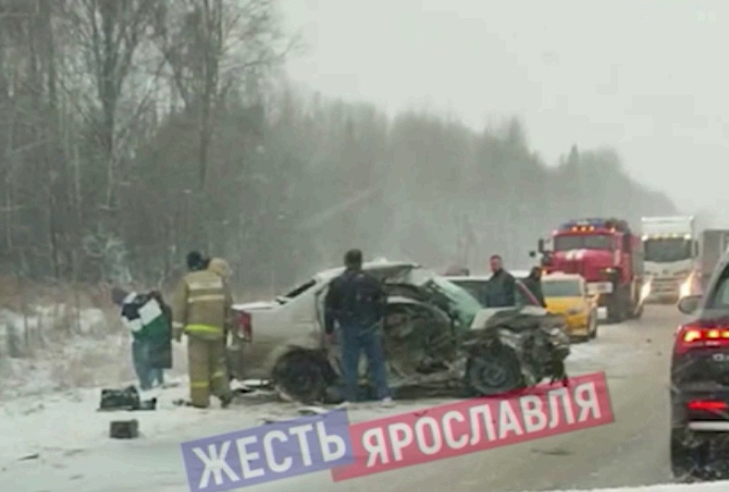 В Ярославской области предполагаемый виновник тройного ДТП скончался на месте