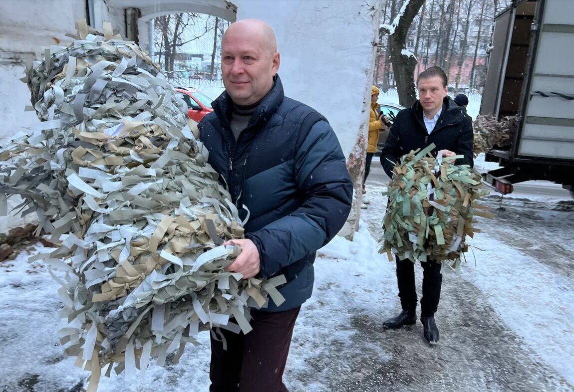 Жители Гаврилов-Ямского района отправили бойцам СВО маскировочные сети, теплые вещи и продукты