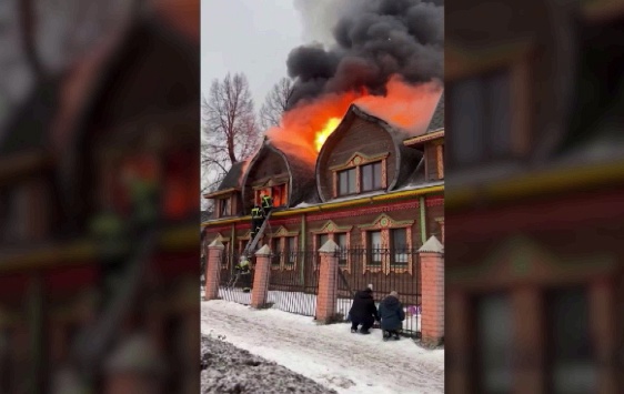 В сети появилось видео крупного пожара в Переславле-Залесском